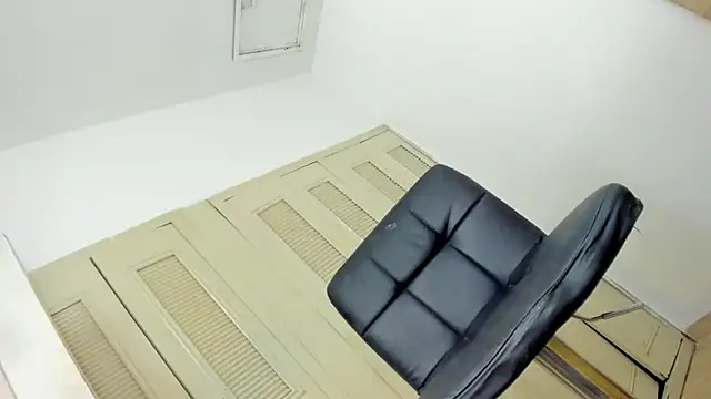 Snapshot of MissCarolinne chatting on 01-05-25, 05:41 MissCarolinne online show from 01-05-25, 05:41