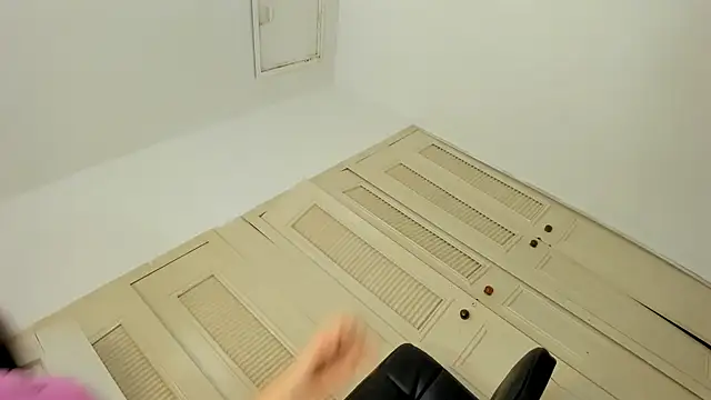 Snapshot of MissCarolinne chatting on 01-11-25, 01:16 MissCarolinne online show from 01-11-25, 01:16