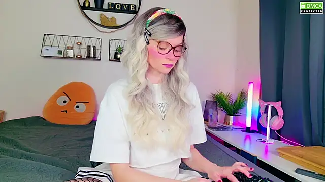 Kittychatte online show from 01-21-25, 08:32