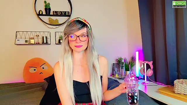 Kittychatte online show from 01-28-25, 08:15