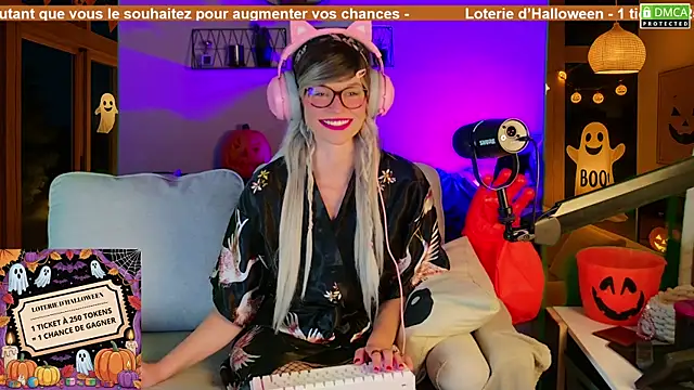 Kittychatte online show from 10-20-25, 08:09