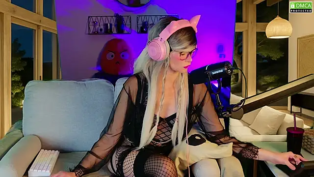 Kittychatte online show from 11-04-25, 05:45