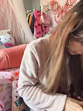 LaPetitechienne1 online show from 03-18-25, 12:25