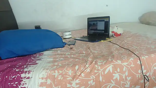 Snapshot of salomee_88 chatting on 03-05-25, 03:51 salomee 88 online show from 03-05-25, 03:51