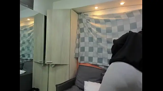 Mhelanny2 online show from 11-16-25, 06:46