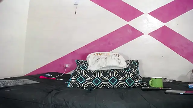 Snapshot of MIA_luxce29 chatting on 01-31-25, 04:14 MIA luxce29 online show from 01-31-25, 04:14