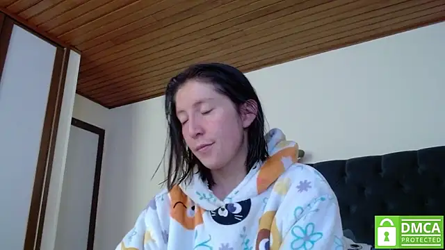 Snapshot of Sophi_Cute chatting on 12-28-24, 07:22 Sophi Cute online show from 12-28-24, 07:22