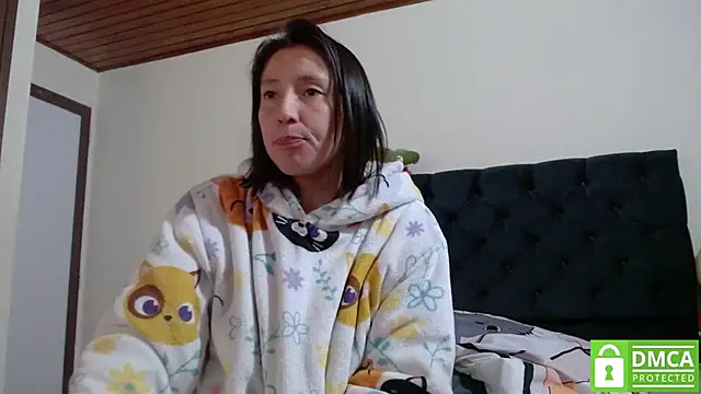 Snapshot of Sophi_Cute chatting on 12-28-24, 10:34 Sophi Cute online show from 12-28-24, 10:34