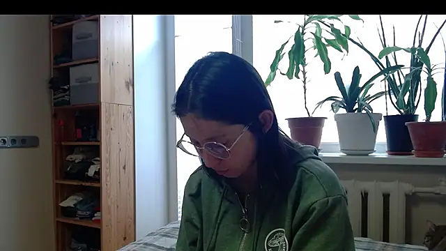 Snapshot of Sophi_Cute chatting on 02-21-25, 01:33 Sophi Cute online show from 02-21-25, 01:33