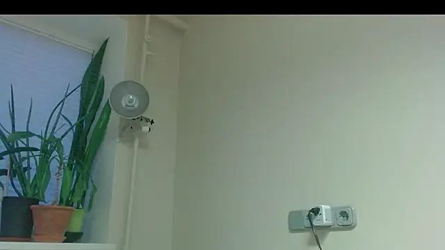 Snapshot of Sophi_Cute chatting on 03-08-25, 04:28 Sophi Cute online show from 03-08-25, 04:28