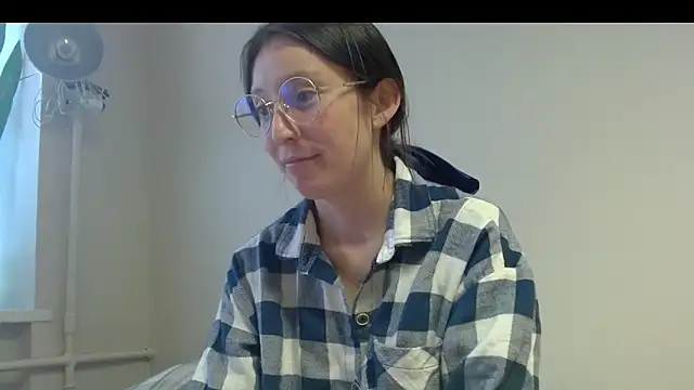 Snapshot of Sophi_Cute chatting on 03-10-25, 03:30 Sophi Cute online show from 03-10-25, 03:30