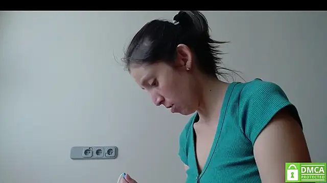 Snapshot of Sophi_Cute chatting on 09-09-25, 12:37 Sophi Cute online show from 09-09-25, 12:37