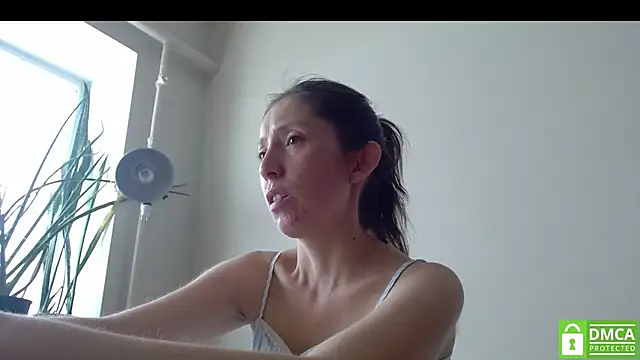 Snapshot of Sophi_Cute chatting on 09-28-25, 08:31 Sophi Cute online show from 09-28-25, 08:31