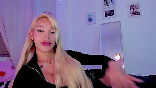 Snapshot of _viioletweekend_ chatting on 01-31-26, 08:51 viioletweekend online show from 01-31-26, 08:51