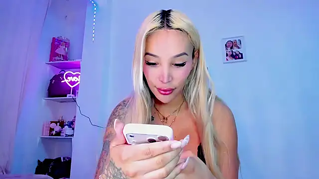 Snapshot of _viioletweekend_ chatting on 03-11-26, 07:42 viioletweekend online show from 03-11-26, 07:42