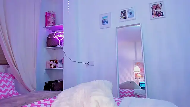 Snapshot of _viioletweekend_ chatting on 03-12-26, 07:53 viioletweekend online show from 03-12-26, 07:53