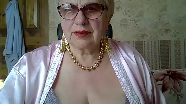 Snapshot of SweetCherry27 chatting on 05-06-26, 02:44 SweetCherry27 online show from 05-06-26, 02:44