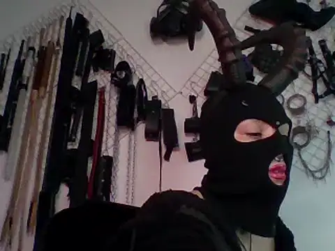 Snapshot of FeticheMacabre chatting on 12-21-24, 09:15 FeticheMacabre online show from 12-21-24, 09:15