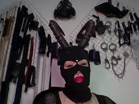 Snapshot of FeticheMacabre chatting on 01-05-25, 03:43 FeticheMacabre online show from 01-05-25, 03:43