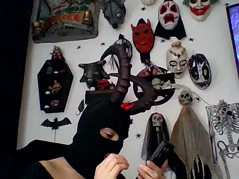 Snapshot of FeticheMacabre chatting on 12-19-25, 06:04 FeticheMacabre online show from 12-19-25, 06:04