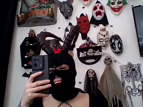 Snapshot of FeticheMacabre chatting on 12-20-25, 06:26 FeticheMacabre online show from 12-20-25, 06:26