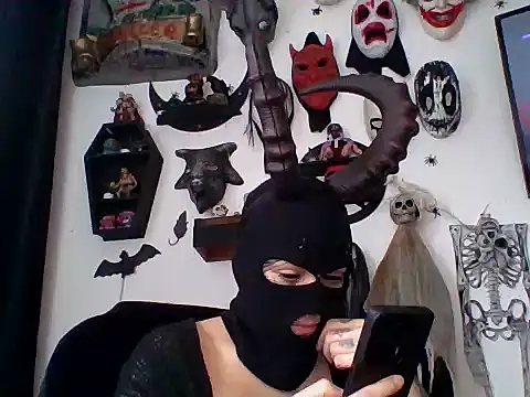 Snapshot of FeticheMacabre chatting on 02-26-26, 01:32 FeticheMacabre online show from 02-26-26, 01:32