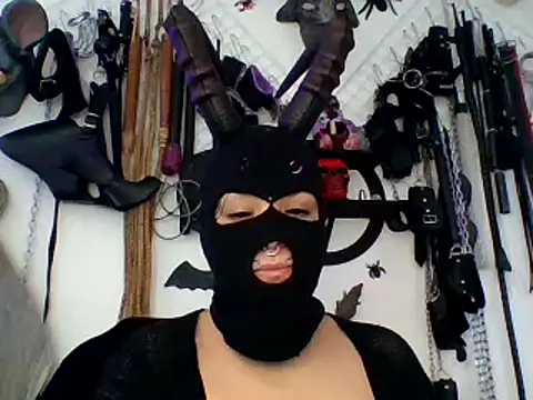 Snapshot of FeticheMacabre chatting on 04-06-26, 03:35 FeticheMacabre online show from 04-06-26, 03:35