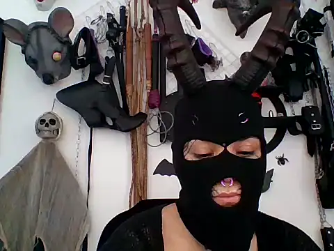 Snapshot of FeticheMacabre chatting on 04-07-26, 04:40 FeticheMacabre online show from 04-07-26, 04:40