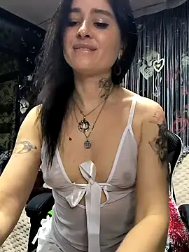 Snapshot of KikiXRed chatting on 01-11-25, 05:18 KikiXRed online show from 01-11-25, 05:18