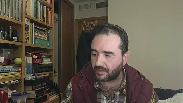 curiosillo83 online show from 11-24-25, 08:19