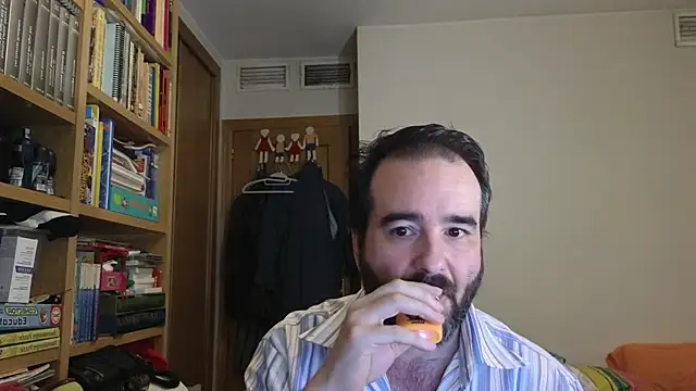 Snapshot of curiosillo83 chatting on 07-18-26, 09:46 curiosillo83 online show from 07-18-26, 09:46