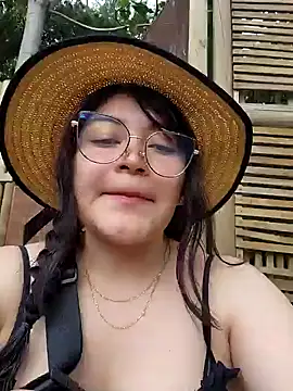 Snapshot of Sakura_0505 chatting on 12-21-24, 08:00 Sakura 0505 online show from 12-21-24, 08:00