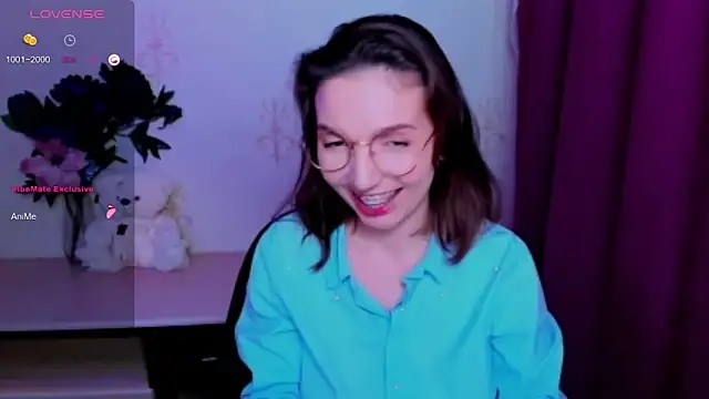 Snapshot of KindHazelHere_ chatting on 06-15-26, 05:15 KindHazelHere online show from 06-15-26, 05:15