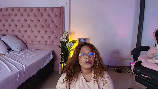 Snapshot of _nickypurple_ chatting on 02-21-26, 01:34 nickypurple online show from 02-21-26, 01:34