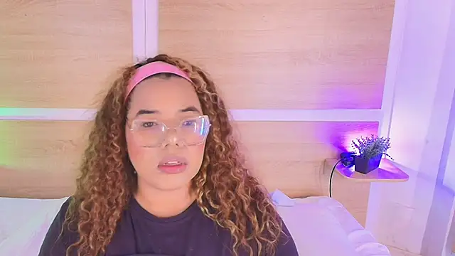 Snapshot of _nickypurple_ chatting on 02-23-26, 07:00 nickypurple online show from 02-23-26, 07:00