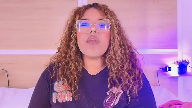 Snapshot of _nickypurple_ chatting on 02-26-26, 01:43 nickypurple online show from 02-26-26, 01:43