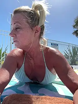 TiffaneyLove online show from 04-05-26, 04:04