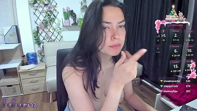 Snapshot of Lunlunera chatting on 01-06-25, 09:19 Lunlunera online show from 01-06-25, 09:19