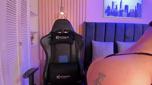 Snapshot of ashlye_miller_ chatting on 09-11-25, 04:23 ashlye miller online show from 09-11-25, 04:23