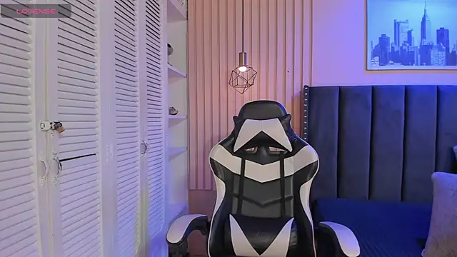 Snapshot of ashlye_miller_ chatting on 11-14-25, 04:11 ashlye miller online show from 11-14-25, 04:11