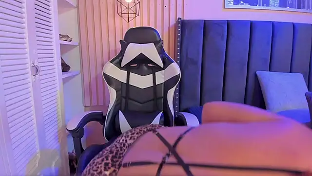 Snapshot of ashlye_miller_ chatting on 11-28-25, 04:26 ashlye miller online show from 11-28-25, 04:26