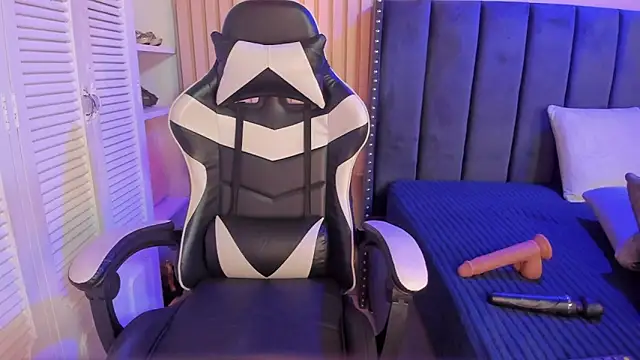 ashlye miller  online show from 12-23-25, 03:59