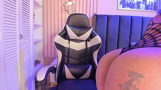 ashlye miller  online show from 02-11-26, 04:17