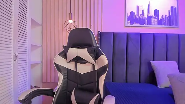 ashlye miller  online show from 05-20-26, 08:04