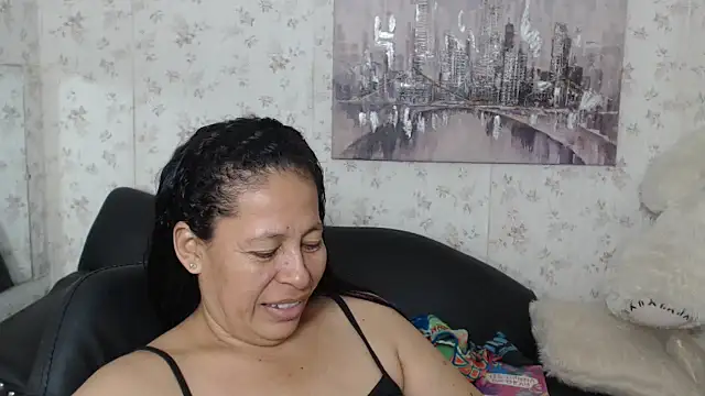 Snapshot of mature_martina chatting on 06-11-26, 12:32 mature martina online show from 06-11-26, 12:32