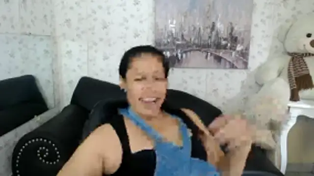 Snapshot of mature_martina chatting on 06-15-26, 08:33 mature martina online show from 06-15-26, 08:33