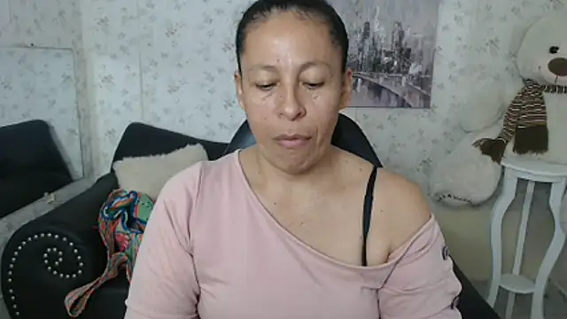 Snapshot of mature_martina chatting on 06-18-26, 10:03 mature martina online show from 06-18-26, 10:03
