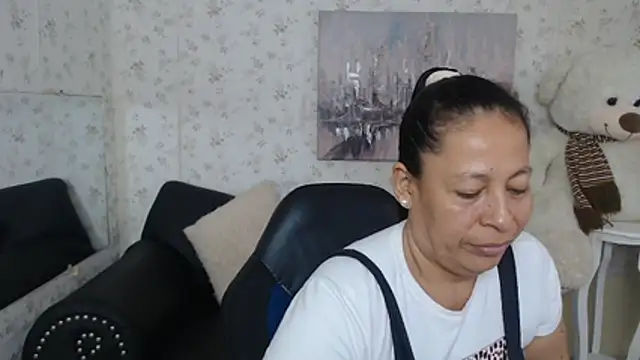 Snapshot of mature_martina chatting on 06-19-26, 10:13 mature martina online show from 06-19-26, 10:13