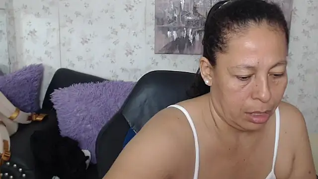 Snapshot of mature_martina chatting on 06-28-26, 08:53 mature martina online show from 06-28-26, 08:53