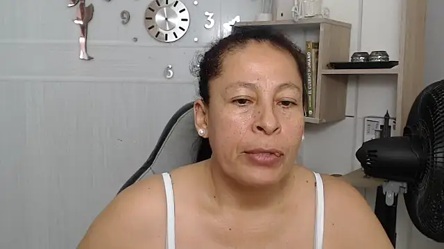 Snapshot of mature_martina chatting on 07-01-26, 06:40 mature martina online show from 07-01-26, 06:40
